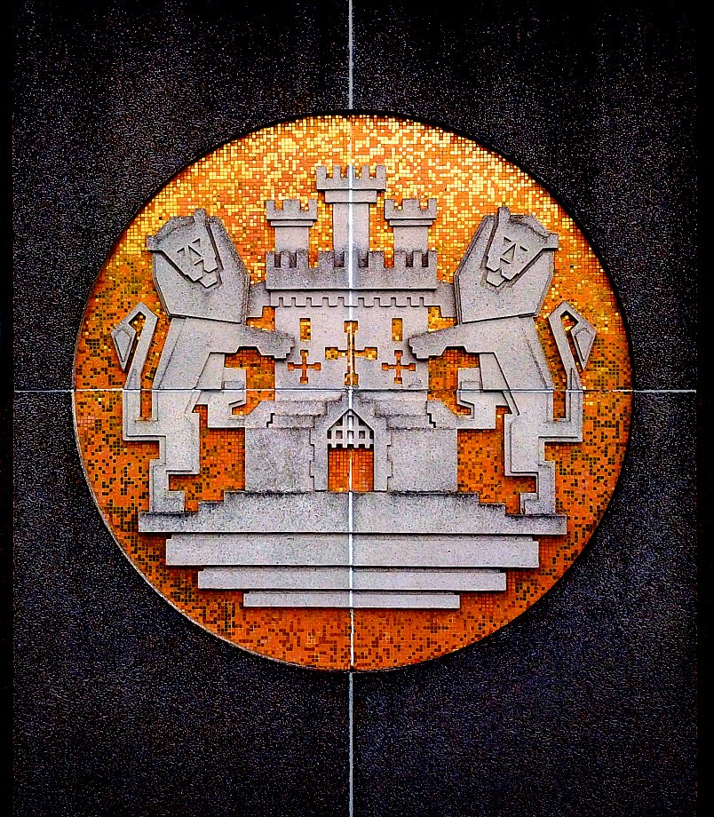 Gold disc on front of Holdenby